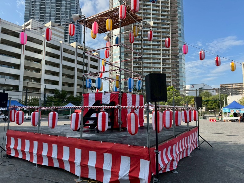 自治会様納涼祭を彩る本格的なやぐら設営 イメージ画像