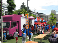 ファン感謝デーを彩る賑やかな模擬店 イメージ画像